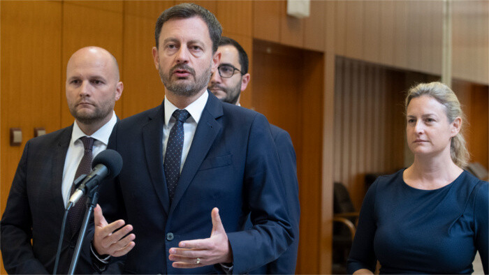 El primer ministro promete ayuda al sector cultural