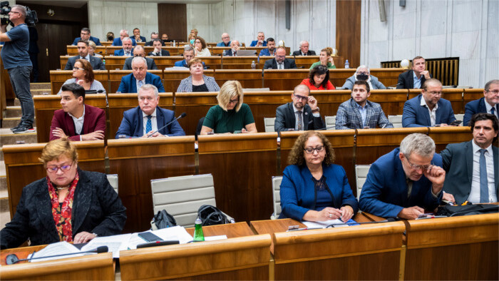 Los diputados aprueban ajuste del presupuesto estatal para 2022