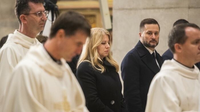 Президент З. Чапутова и премьер Э. Хегер приняли участие в богослужении