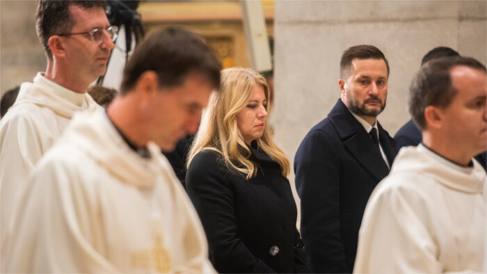 Presidenta y premier participan en misa para honrar la memoria de las víctimas del ataque terrorista