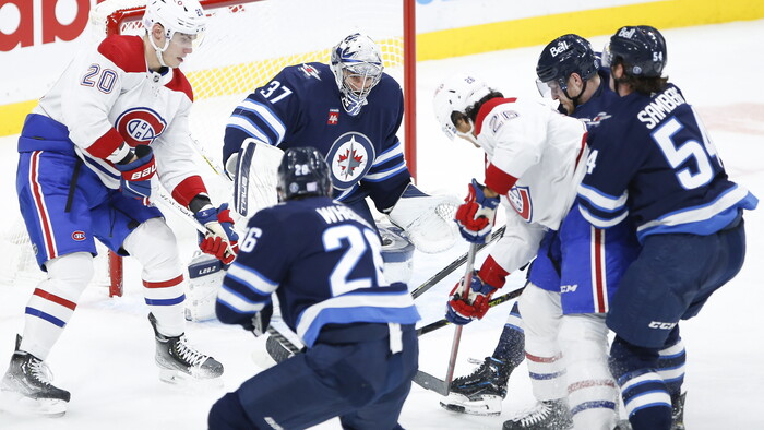 Hokej: V NHL proti sebe nastúpili Tatar a Slafkovský (aktualizované)