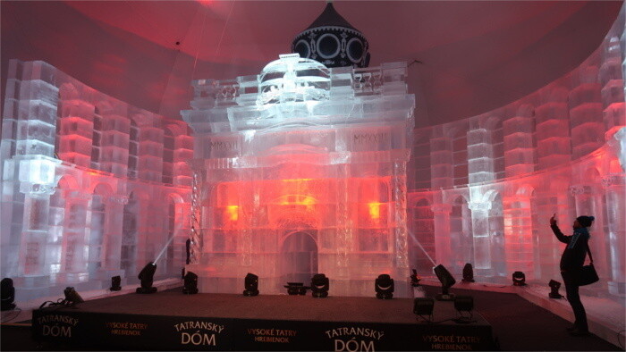 La Casa de Hielo, atracción navideña por décimo año en los Altos Tatras 