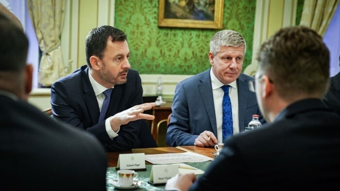 Hospital associations have called on the government and medical unions to negotiate