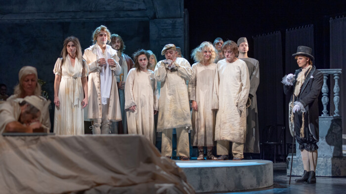 Činohra ŠDKE uviedla prvú premiéru sezóny, hru Petra Weissa Marat/Sade