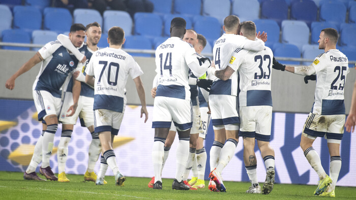 Futbal: na čele Fortuna ligy prezimuje Slovan