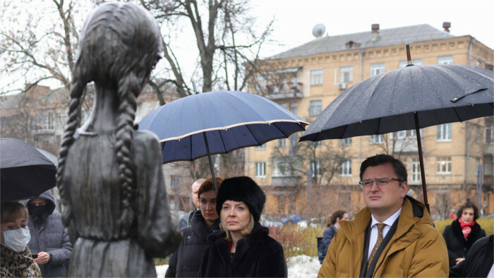 Káčer honra la memoria de las víctimas de la hambruna ucranianaň