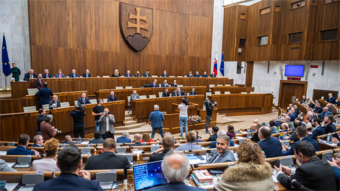 Motion de censure contre le gouvernement reportée