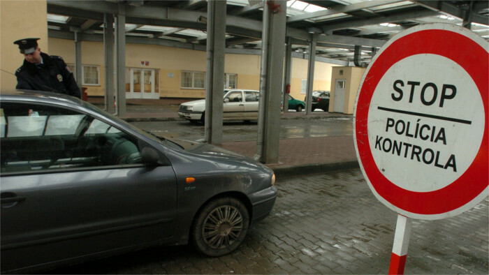 Slovakia reintroduces controls at the border with Hungary