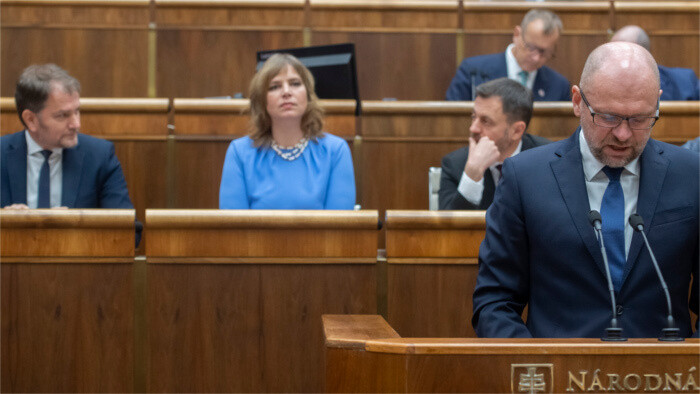Hoy empieza la sesión extraordinaria del Parlamento sobre la moción de censura al Gabinete