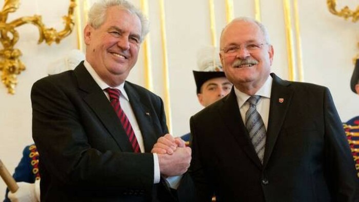 El presidente Ivan Gašparvič cumplimenta su última visita oficial a la República Checa