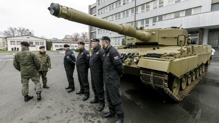 First Leopard tank arrives in Slovakia