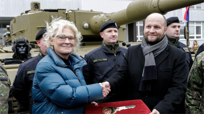 Ministra de Defensa de Alemania visitó Eslovaquia el lunes