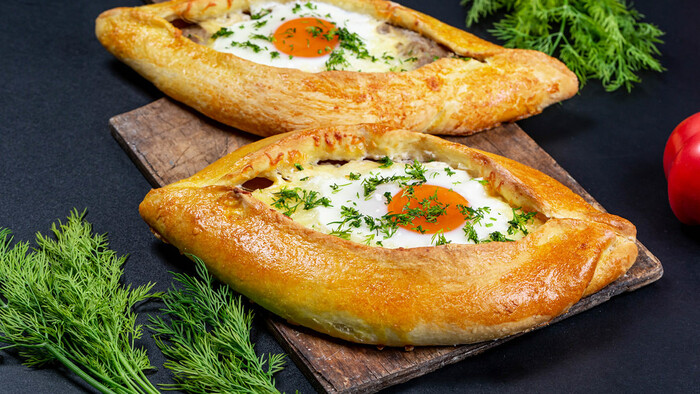 03. stolovanie hachapuri.jpeg
