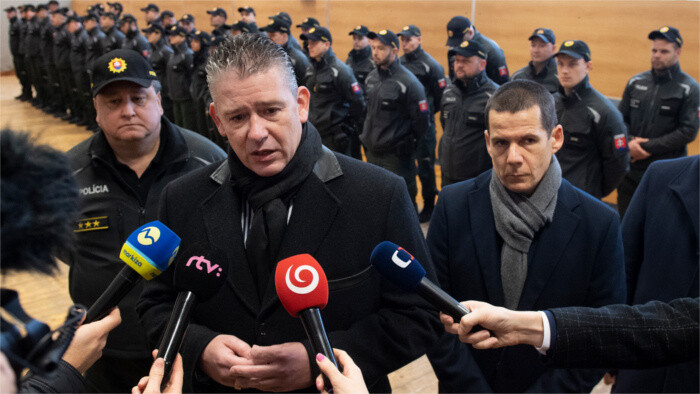 Eslovaquia envía nuevo grupo de policías a la frontera húngaro-serbia