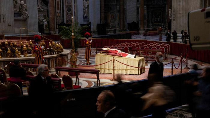 Las campanas de las iglesias eslovacas tañerán por Benedicto XVI