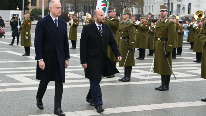 Jaroslav Nad’ s'entretiendra à Budapest avec le chef du ministère hongrois de la Défense
