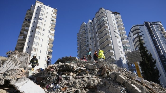 El primer ministro rinde homenaje a víctimas del terremoto ocurrido en Turquía