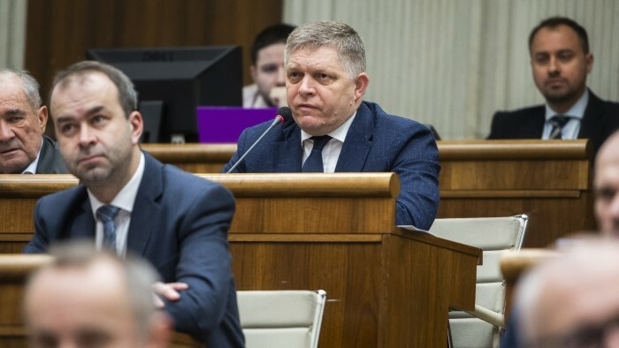 Оппозиция требует ускоренного проведения досрочных выборов в парламент