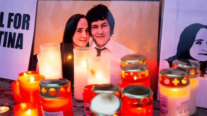 Cientos de personas salieron a las calles para honrar la memoria de Jan y Martina 