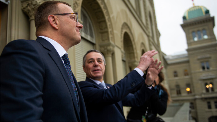 Boris Kollár se reúne con representantes suizos