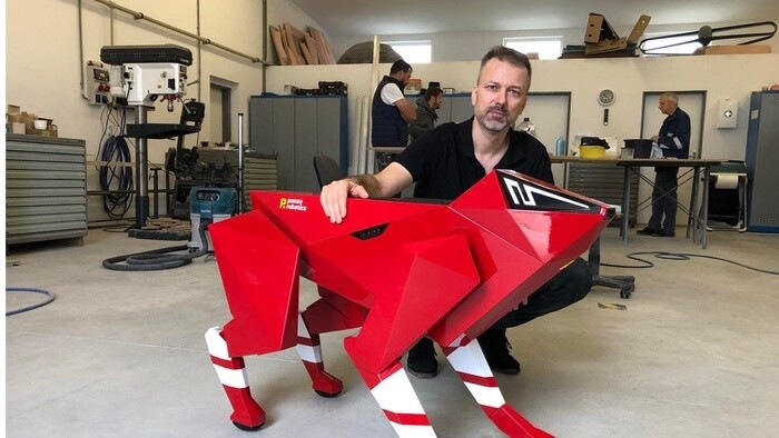 Radoslav Balajka, konštruktér ktorý vyvíja robotického psa, v Ráne na eFeMku