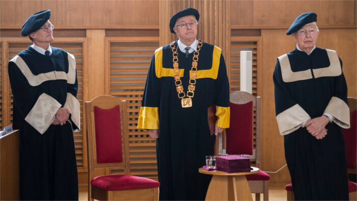 Titul doctor honoris causa udelili dvom laureátom Nobelovej ceny za chémiu 