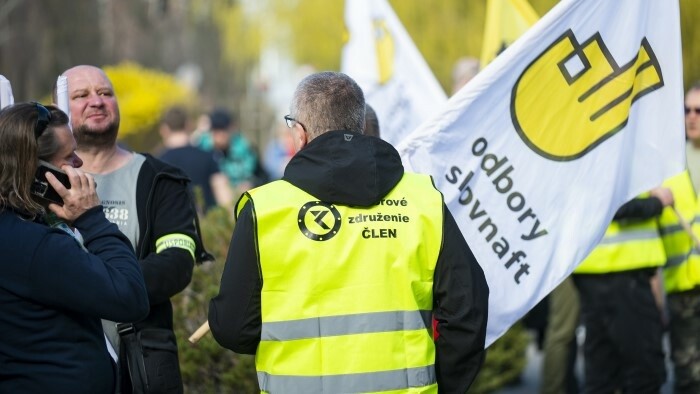 Trade unionists protest in Slovnaft