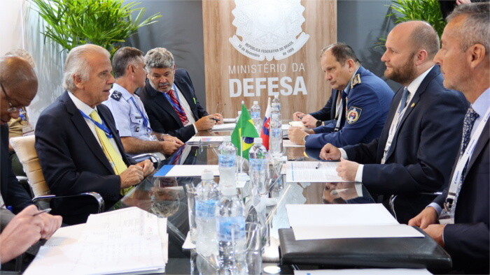 Eslovaquia interesada en desarrollar la cooperación en defensa con Brasil