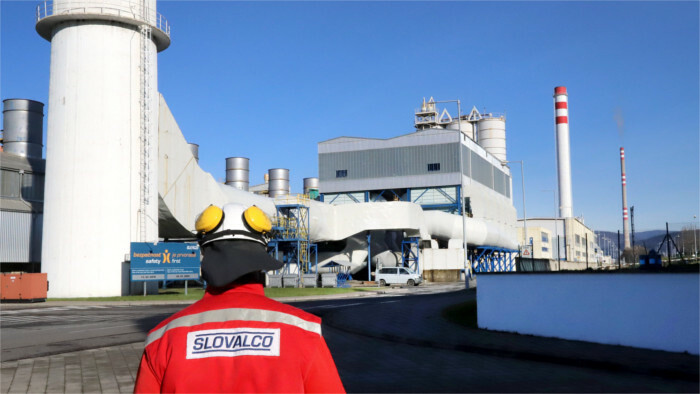 Difieren las actitudes políticas hacia el futuro de la fábrica de aluminio Slovalco