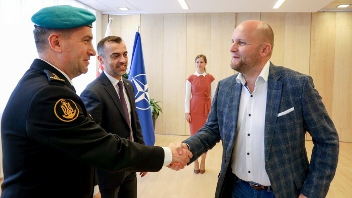 Министр обороны СР Я. Надь встретился с украинским послом М. Кастраном