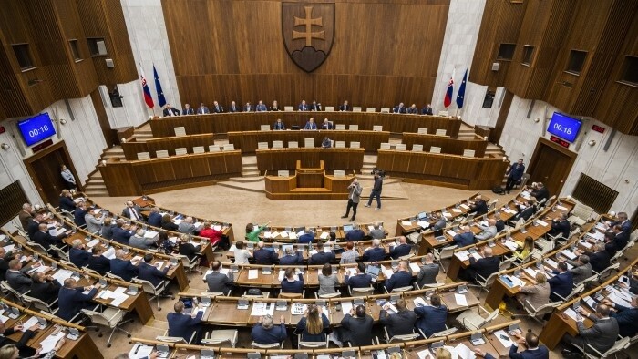 Парламент СР продолжил свою работу