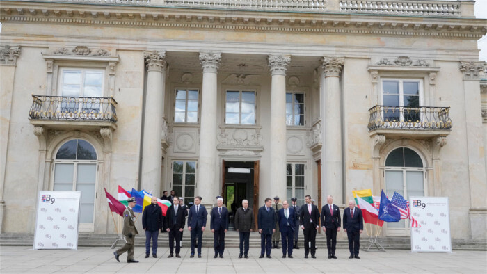 Minister obrany na rokovaní B9