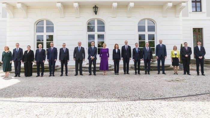 Prezidentka vymenovala vládu odborníkov 