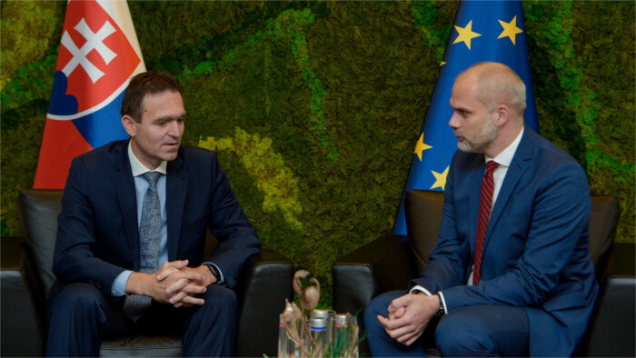 El jefe de gobierno sigue analizando la situación en ministerios