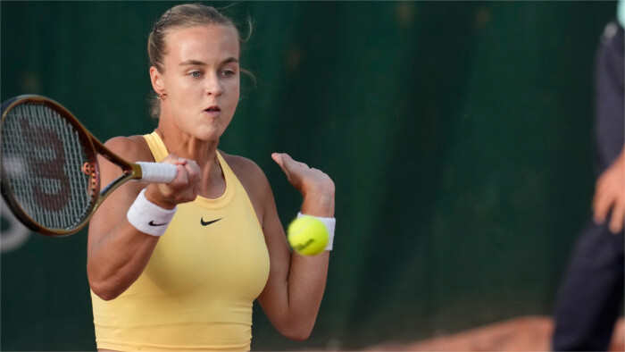 Schmiedlová ya en la tercera ronda, Molčan eliminado en el Abierto de Francia