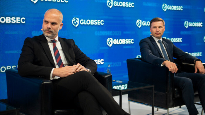Eslovaquia y Estonia abogan por una mayor colaboración en producción de municiones
