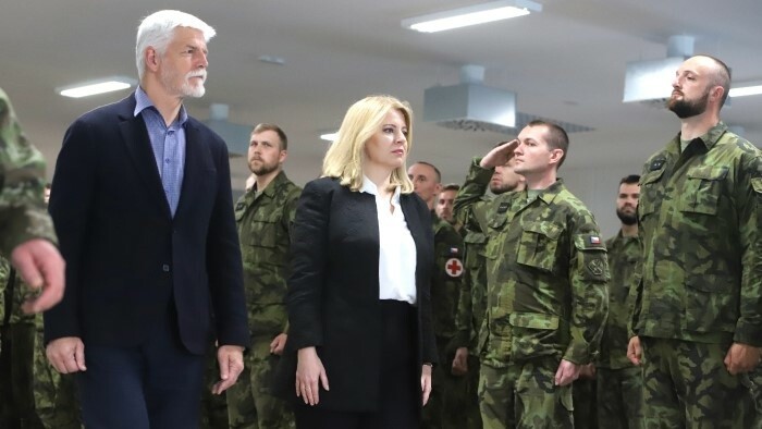Президенты Словакии и Чехии посетили Учебный центр в Лешти