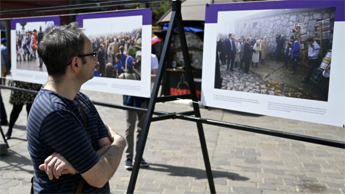 Inauguran exposición de fotos de la visita de la Reina Isabel a los Altos Tatras 