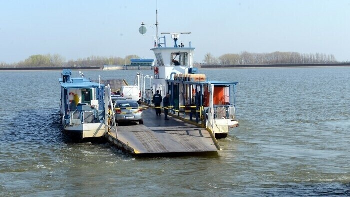New ferry links Slovak and Hungarian villages 