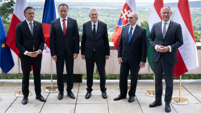 Navštívil zariadenia pre migrantov