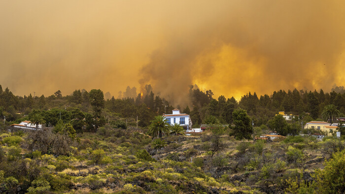 Mohutný požiar na ostrove La Palma neutícha