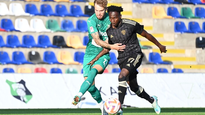 FUTBAL: Trpká remíza a vysoká prehra