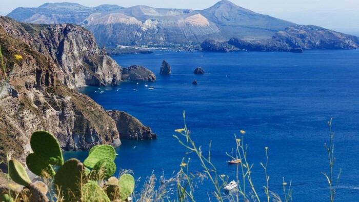 Lipari - Quattrocchi- Depositphotos_7234720_original.jpg