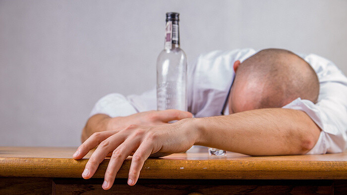 Kedysi bol alkoholikom, dnes prednáša o hrozbách závislosti
