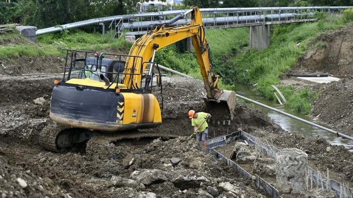 Slowakei hilft Slowenien mit vier Raupenbaggern