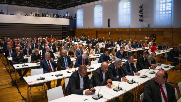 Sesión extraordinaria del Parlamento para tratar actuación de NAKA