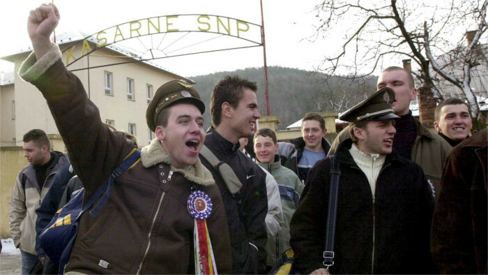 Slováci nechcú vojenskú službu 