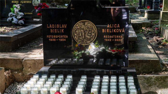 Inauguran monumento a Alica Bieliková y Ladislav Bielik en Bratislava
