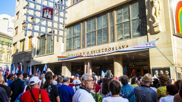Protest vor dem Hviezdoslav-Theater in Bratislava
