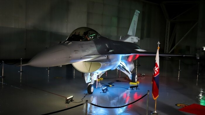 Erster F16-Kampfjet für die Slowakei in den USA vorgestellt 